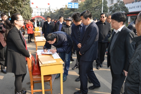 新密市工商联举办2015年春季招聘会(图3)