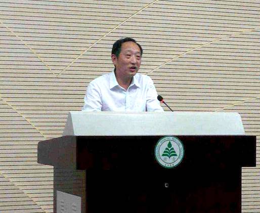 管城区工商联副会长崔学晨到澍青医学高等专科学校作《创新研讨与分享》的学术报告(图1)