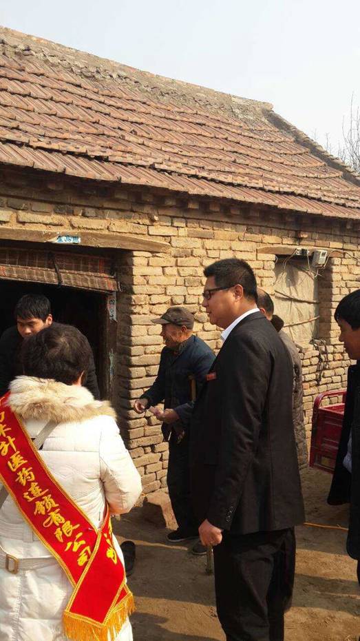 中牟县工商联组织爱心企业家慰问贫困户(图2)