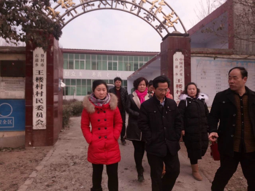 登封市工商联联系爱心企业开展扶贫慰问活动(图1)