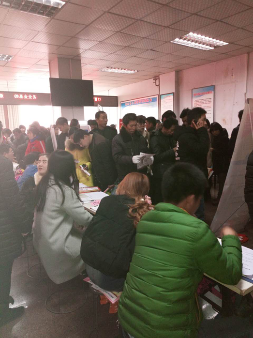 登封市工商联联合人社局开展“2016年春风行动暨就业援助现场招聘会”(图4)