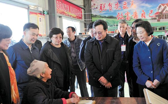 市工商联参加全省“千企帮千村”精准扶贫行动现场会观摩活动(图1)