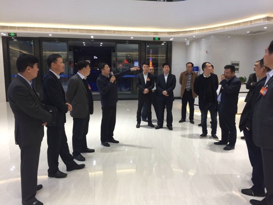 郑州市工商联界别市政协委员考察河南自贸区郑州片区综合服务中心(图2)