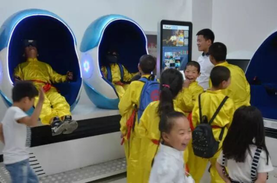 金水区商会携手慧腾科技“回馈社会科技关爱下一代”(图2)