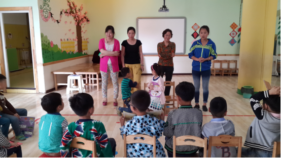 金水区商会开展关爱幼儿活动(图1)