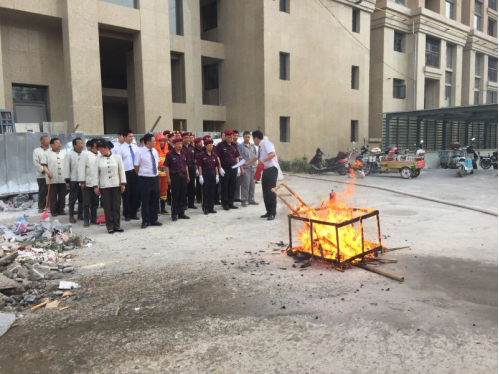 金水区丰庆路街道商会开展消防安全进企业宣传活动(图1)