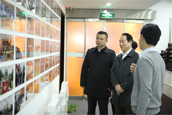 省政协副主席张亚忠莅临郑州市盐城商会指导(图2)