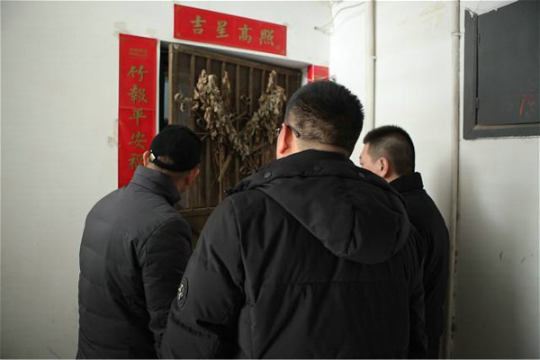 郑州市盐城商会春节前看望慰问社区困难老人(图1)