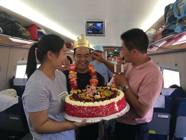 难忘的生日---郑州温州商会温馨之家再添温馨(图1)