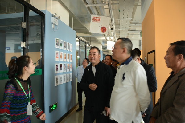 郑州东阳商会组织会员考察清华附中·启迪郑东科技城(图1)
