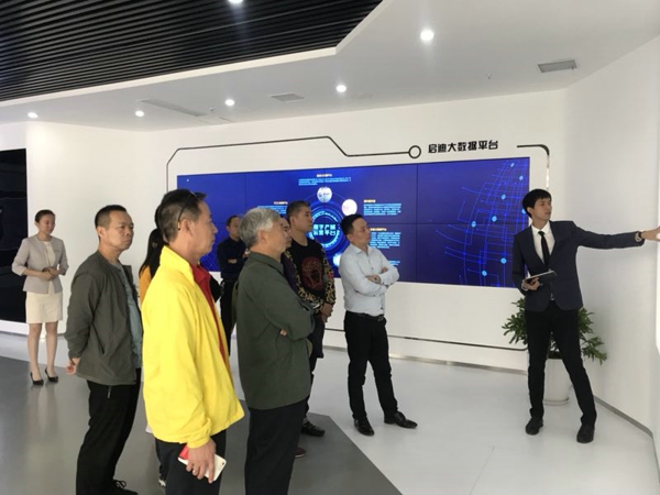 郑州东阳商会组织会员考察清华附中·启迪郑东科技城(图2)