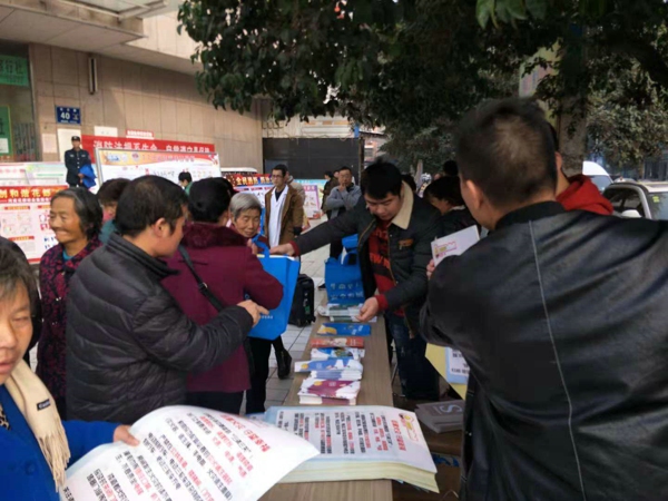 二七区商会组织非公企业开展消防宣传月活动(图1)