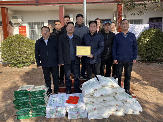 郑州市工商联深入登封市颍阳镇宋窑村开展节前走访慰问活动(图1)