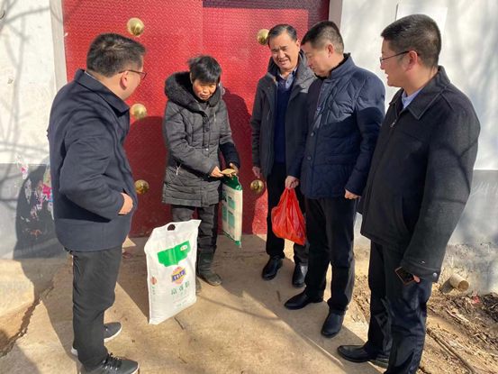郑州市工商联深入登封市颍阳镇宋窑村开展节前走访慰问活动(图2)