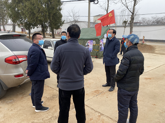 郑州市工商联党组书记李金勇一行赴宋窑村督促疫情防控工作(图1)