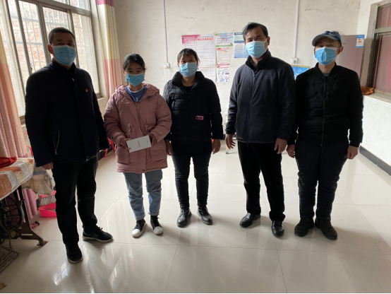 郑州市工商联为贫困学生捐赠智能手机(图1)