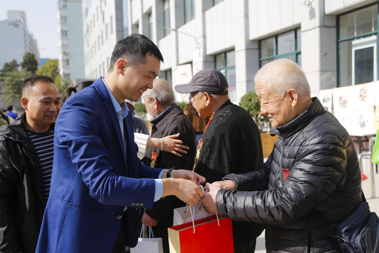 致敬人民英雄  牢记初心使命(图5)