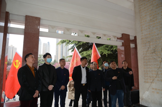 郑州市温州商会开展“不忘初心 缅怀英烈”党日主题活动(图3)